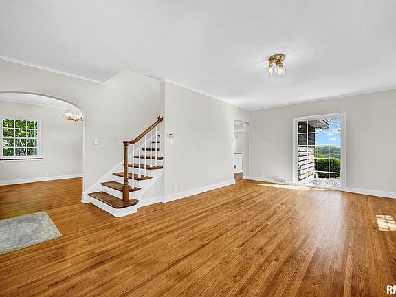 2nd image of 5908 N Elm Ln