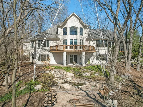 2033 Pine Ridge Dr, West Saint Paul, MN 55118