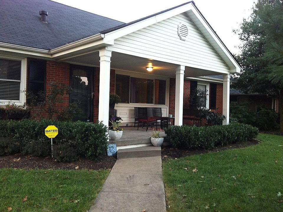 2nd image of 701 Berry Ln