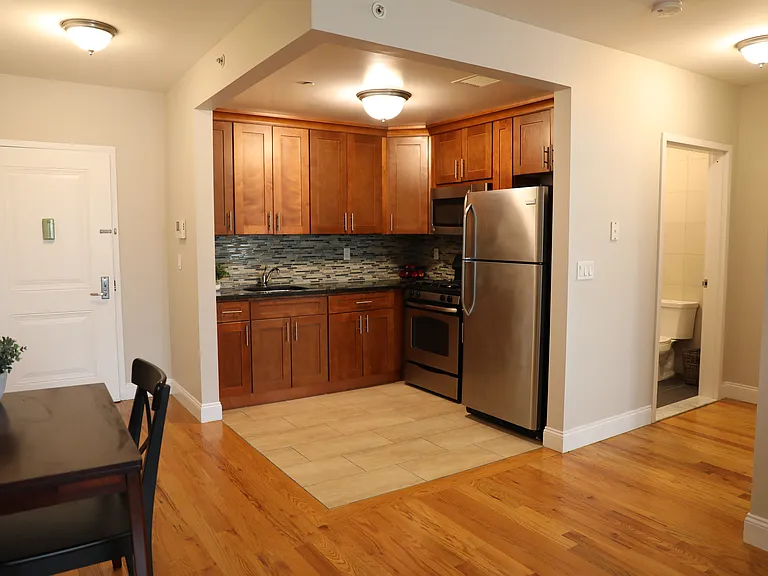 20-12 31st St #2F — Photo 2