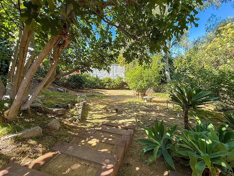 6255 1/2 Saylin Ln — Photo 33