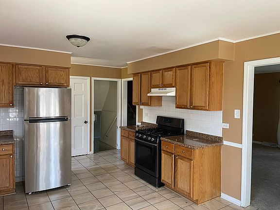4th image of 955 E 161st Pl