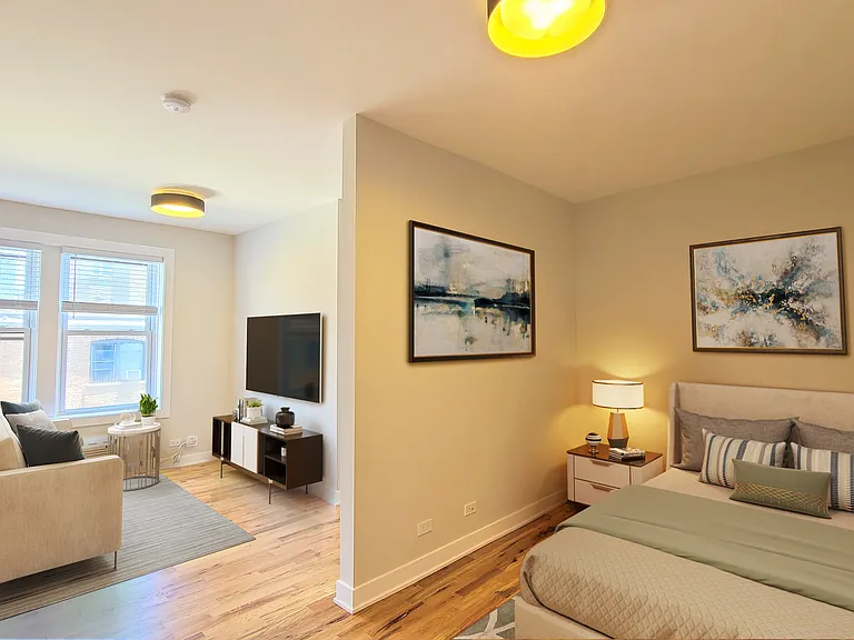656 W Wrightwood — Photo 4