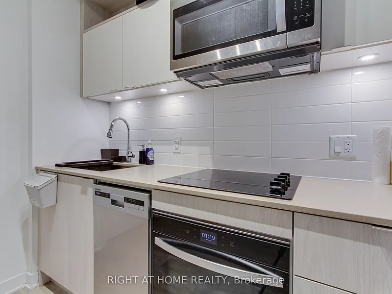70 Princess St #312B — Photo 8