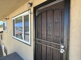 3842 1/2 Estrella Ave