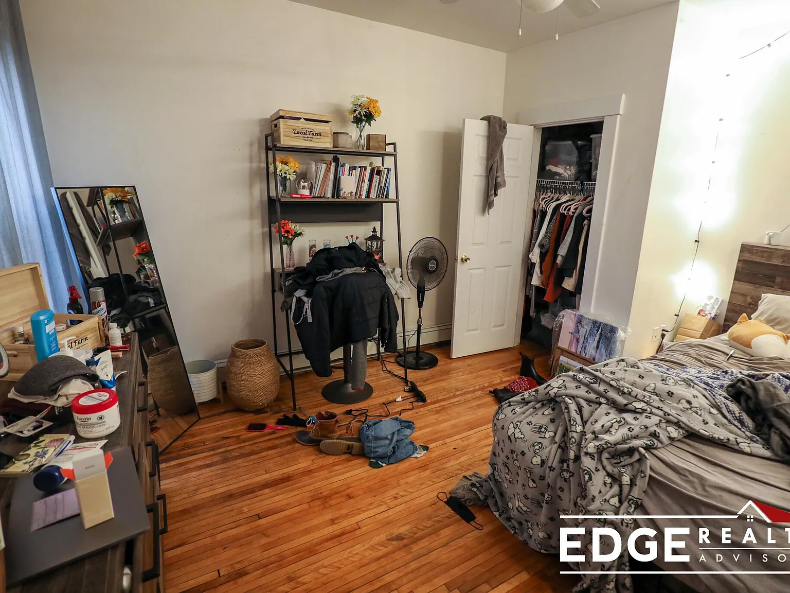 4 bed, 9999 sqft, $4,600 — Photo 2