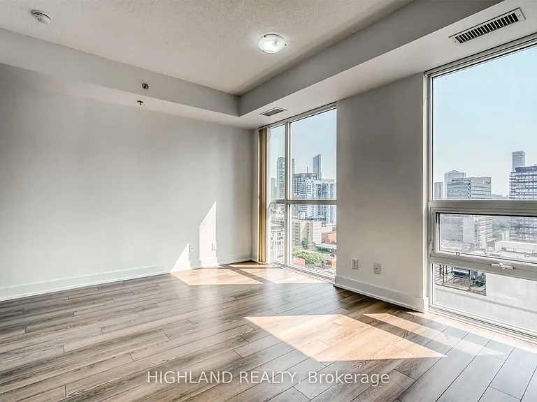 318 Richmond St W #1705 — Photo 4