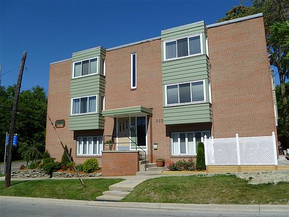 3rd image of 220 N 1st St