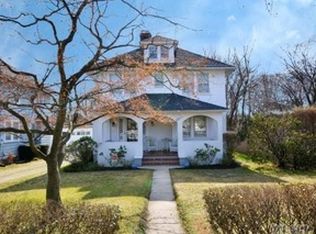 81 Landing Rd, Glen Cove, NY 11542