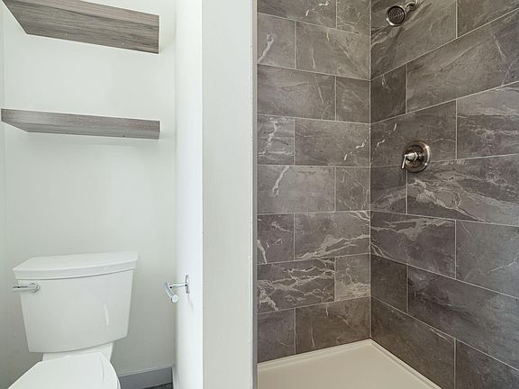 4th image of 401 S Hutchinson St #921-D