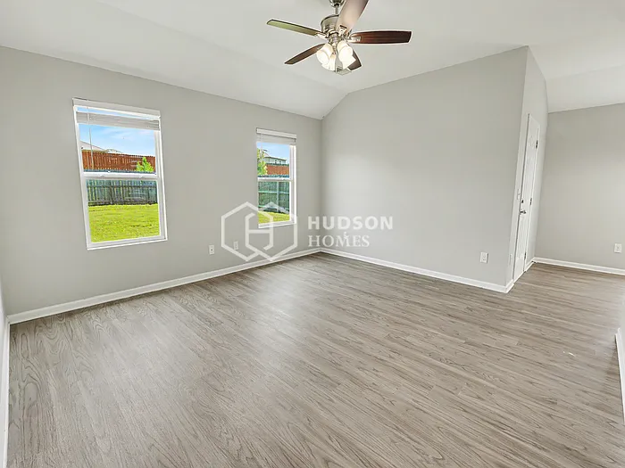 3 bed, 2.0 bath, 1403 sqft, $1,795 — Photo 3