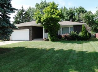 1919 Bluebird Ln, Munster, IN