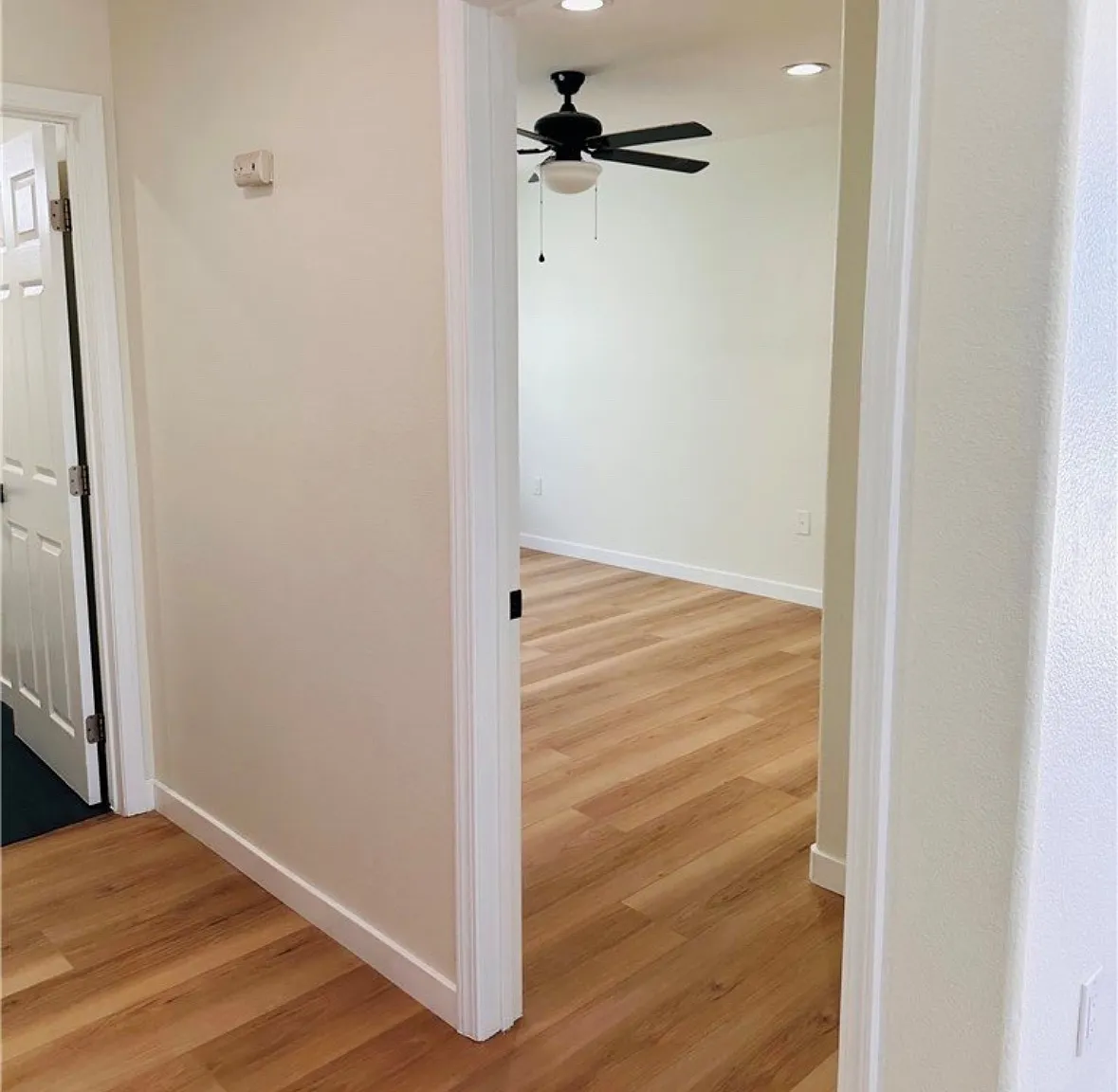 13447 Filmore St — Photo 4