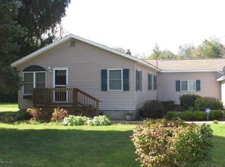 7385 Wood Rd, Norton Shores, MI 49456