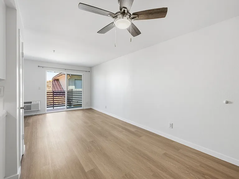Westgate Apartments — Photo 7