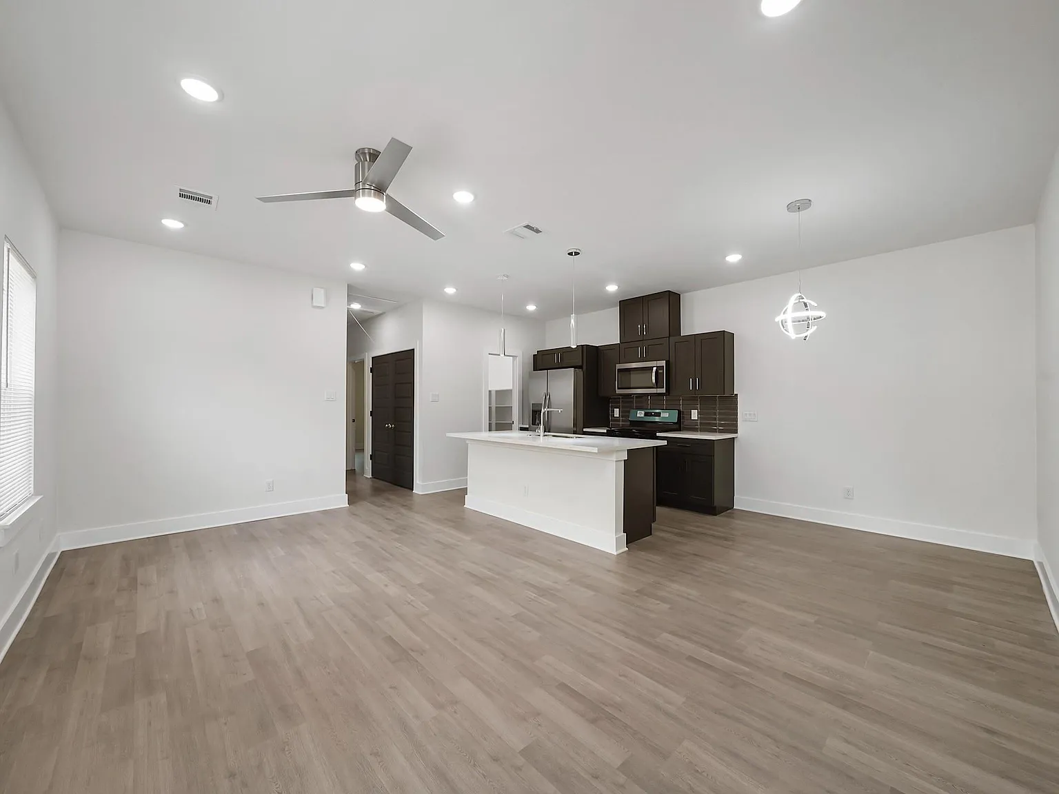 3 bed, 2.0 bath, 1144 sqft, $1,750 — Photo 3