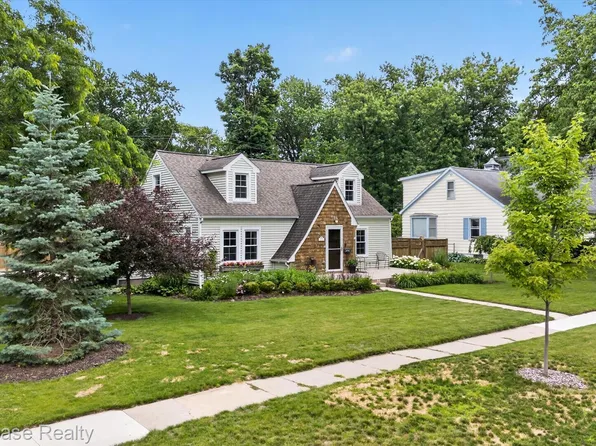 215 S Houghton St, Milford, MI 48381