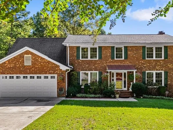 4 Horseshoe Ct, Greensboro, NC 27410