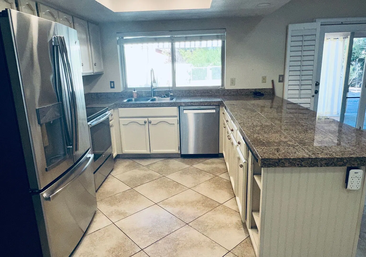 Tempe 4 bedroom — Photo 3