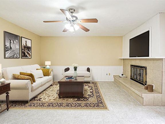 4th image of 15218 Plaza Libre Dr