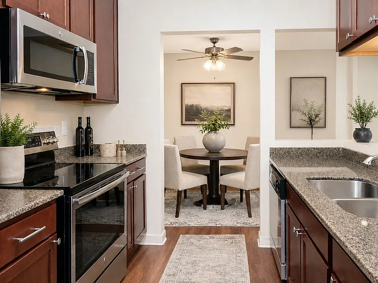Royal Oaks Apartments — Photo 17