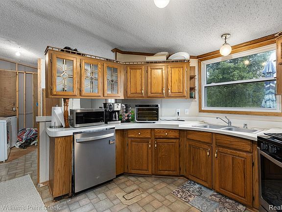 2nd image of 7544 Ravenswood Rd