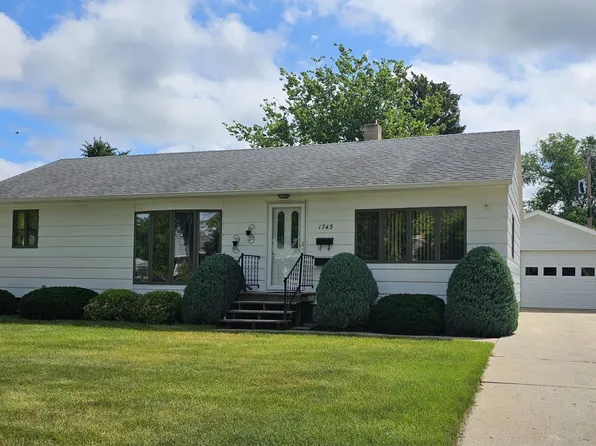 1745 S 4th St, Aberdeen City, SD 57401
