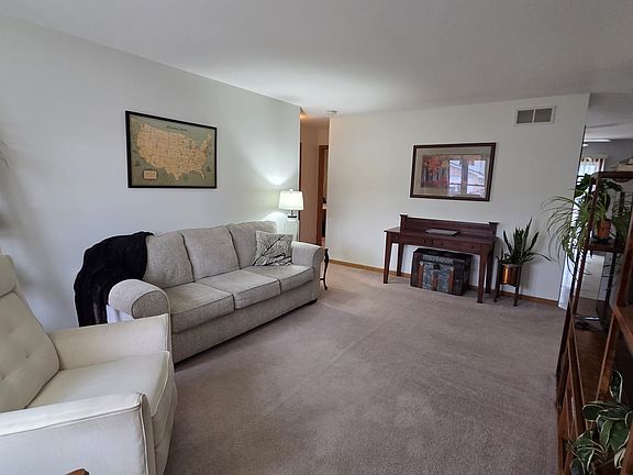 2nd image of 2182 Sunnyslope Dr