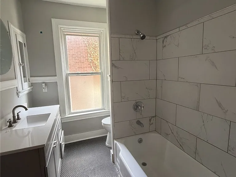 325 N Balph Ave — Photo 36