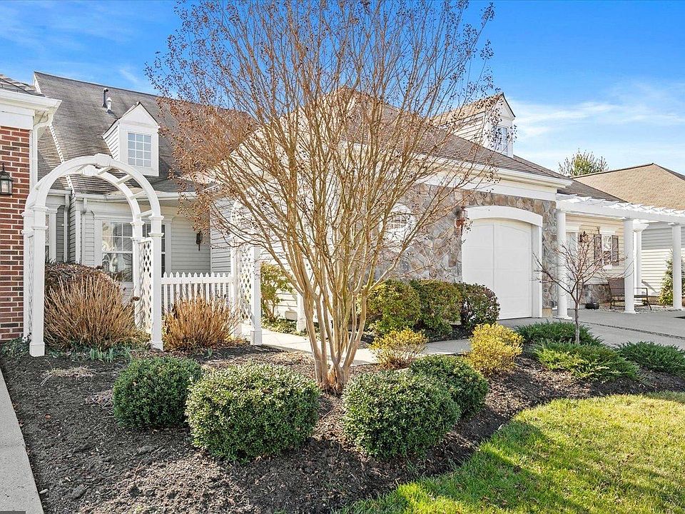 1st image of 66 Sparrow Dr