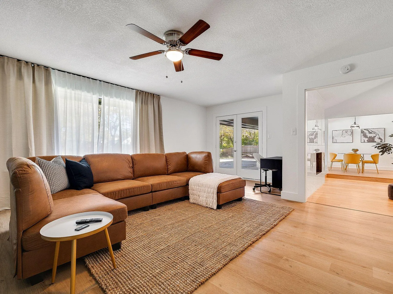 3 bed, 2117 sqft, $5,500 — Photo 2