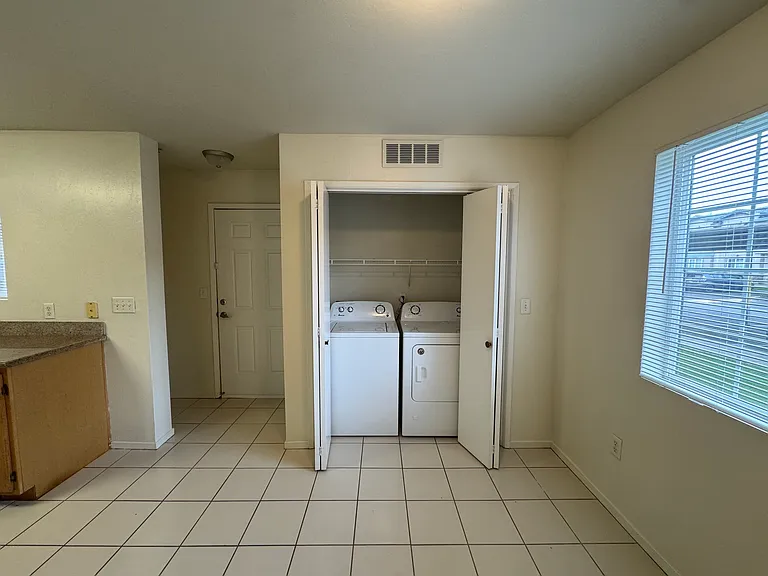 600 Hosking Ave (Golden Valley Luxury Apartments) — Photo 9