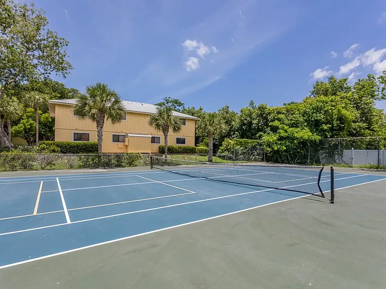Naples 701 Apartments — Photo 23