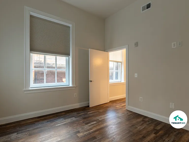 8 E Fayette St #404 — Photo 5