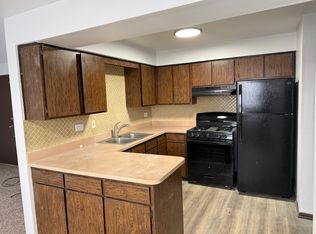 7928 W 90th St APT 2E, Hickory Hills, IL 60457