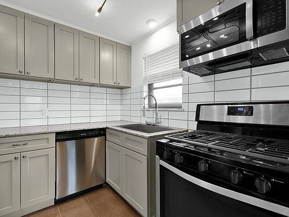 3rd image of 39 Sunnyside Ln