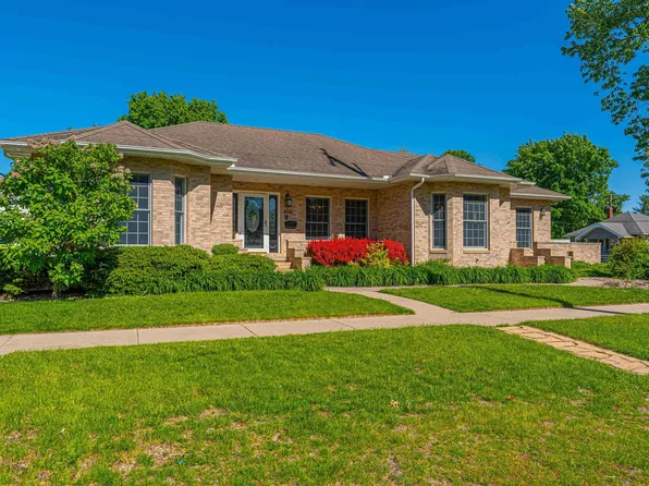 606 N Monroe St, Clinton, IL 61727