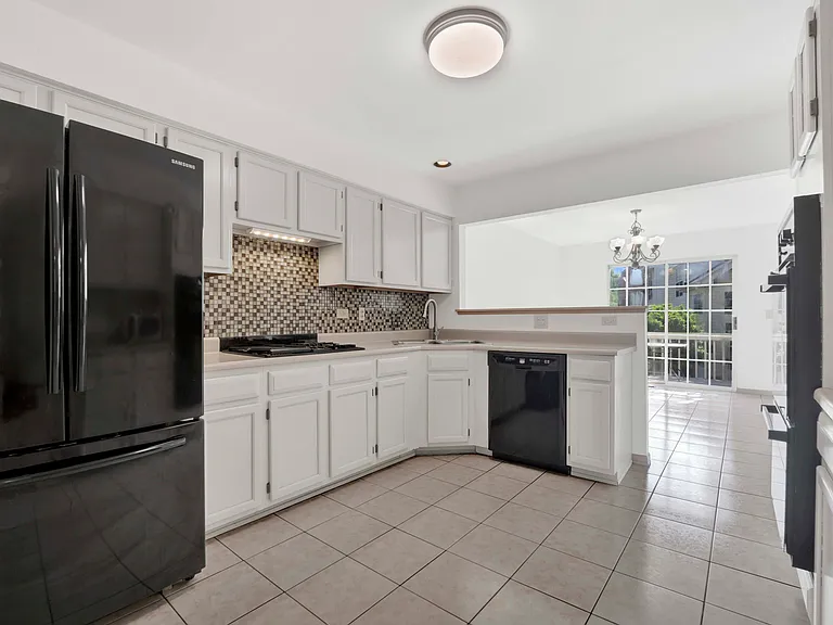 2164 Seaver Ln — Photo 8