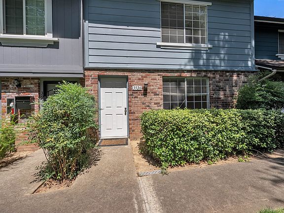 2nd image of 3926 Oak Villa Cir