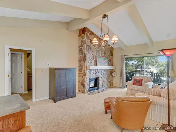 370 Waters Edge Dr #32-3A, Lake Ozark, MO 65049