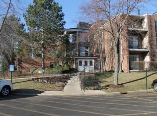 540 Biesterfield Rd APT 102A, Elk Grove Village, IL 60007