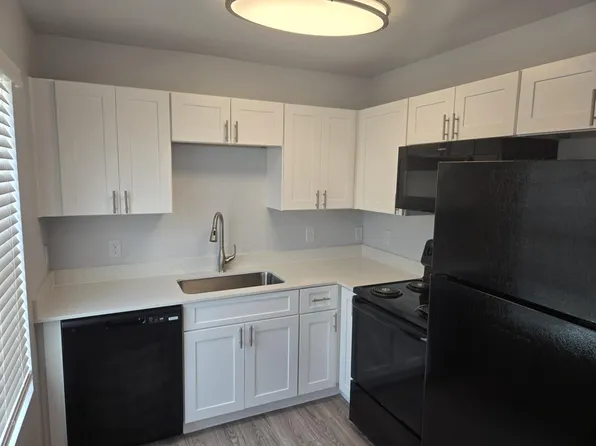 Sabine Apartments