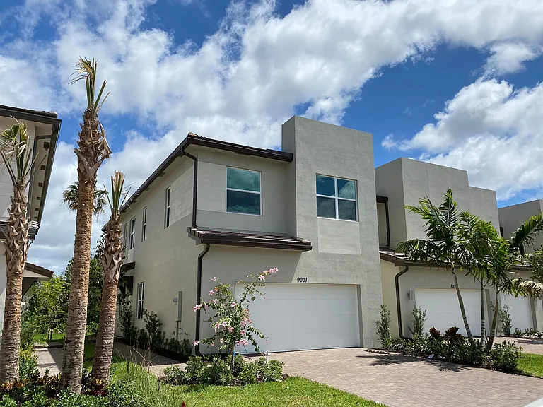 9001 Zevon Ct — Photo 1
