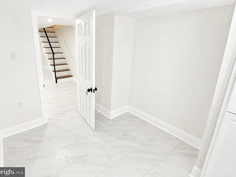 162 W Godfrey Ave — Photo 16