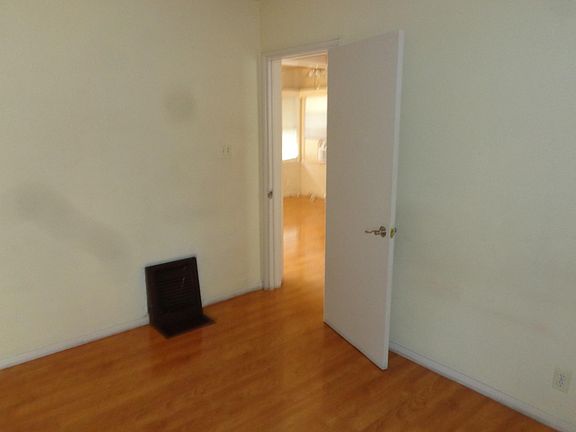 5th image of 1309 E Wilson Ave #B