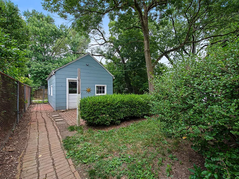 457 E Royal Forest Blvd — Photo 20
