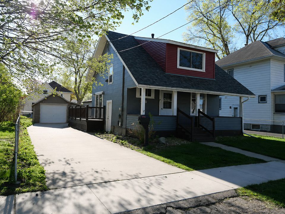 1st image of 230 10th Ave NE