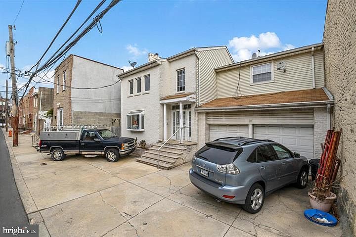 2nd image of 129 Pierce St