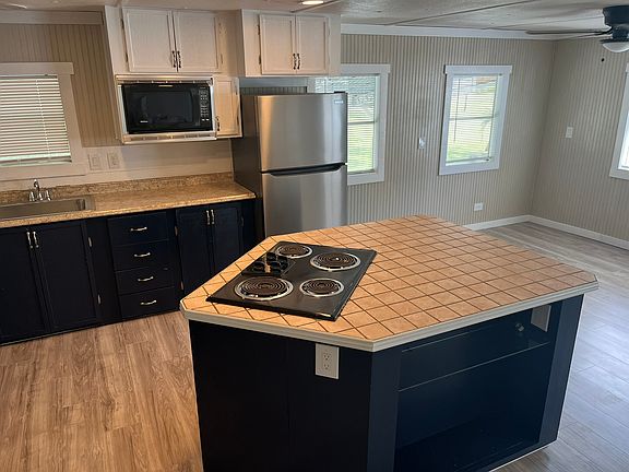 5th image of 3817 N Holiday Dr
