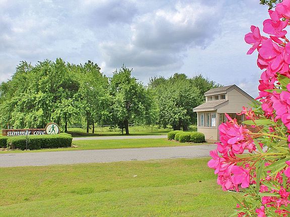3rd image of 145 Summer Place Cir